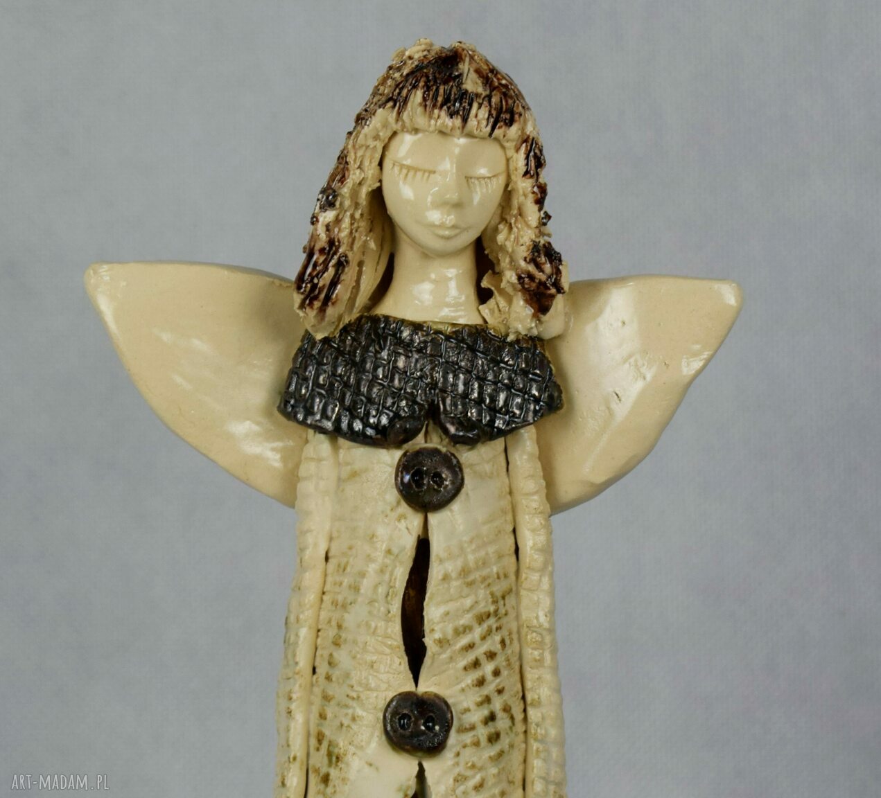 Anioł ceramiczny ręcznie wykonany beżowo-brązowy (ok. 32 cm)