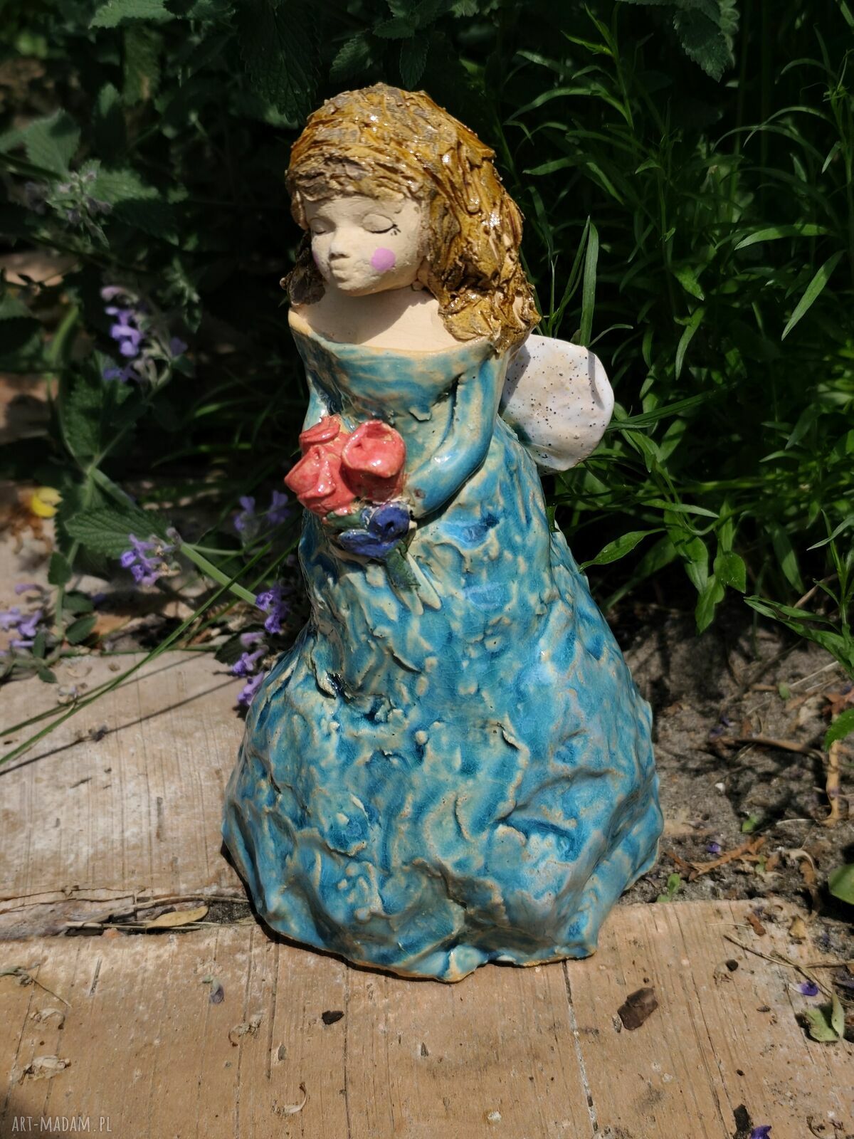 Anioł ceramiczny z różami - prezent na Komunię i Chrzest, ręcznie robiony