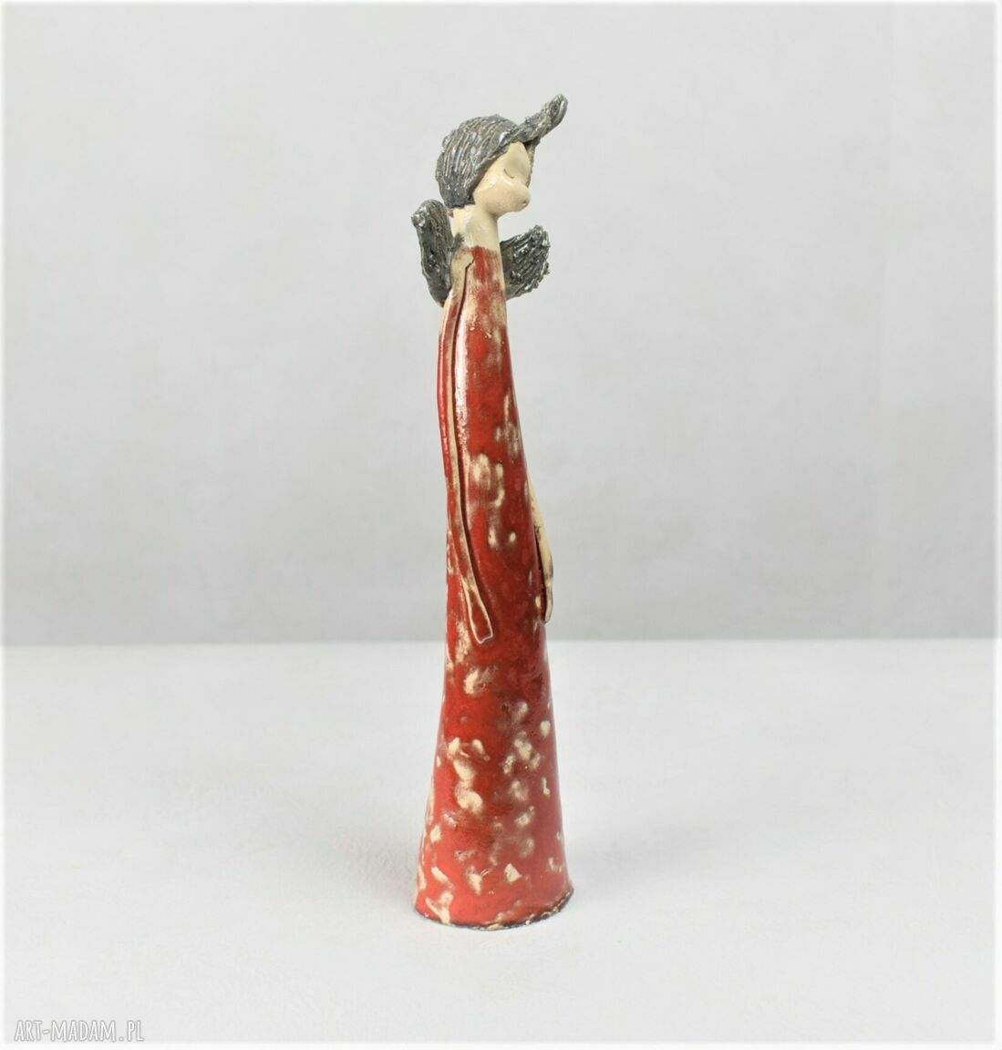Anioł ceramiczny - ręcznie lepiony z gliny, szkliwiony i wyjątkowy (ok. 17 cm)