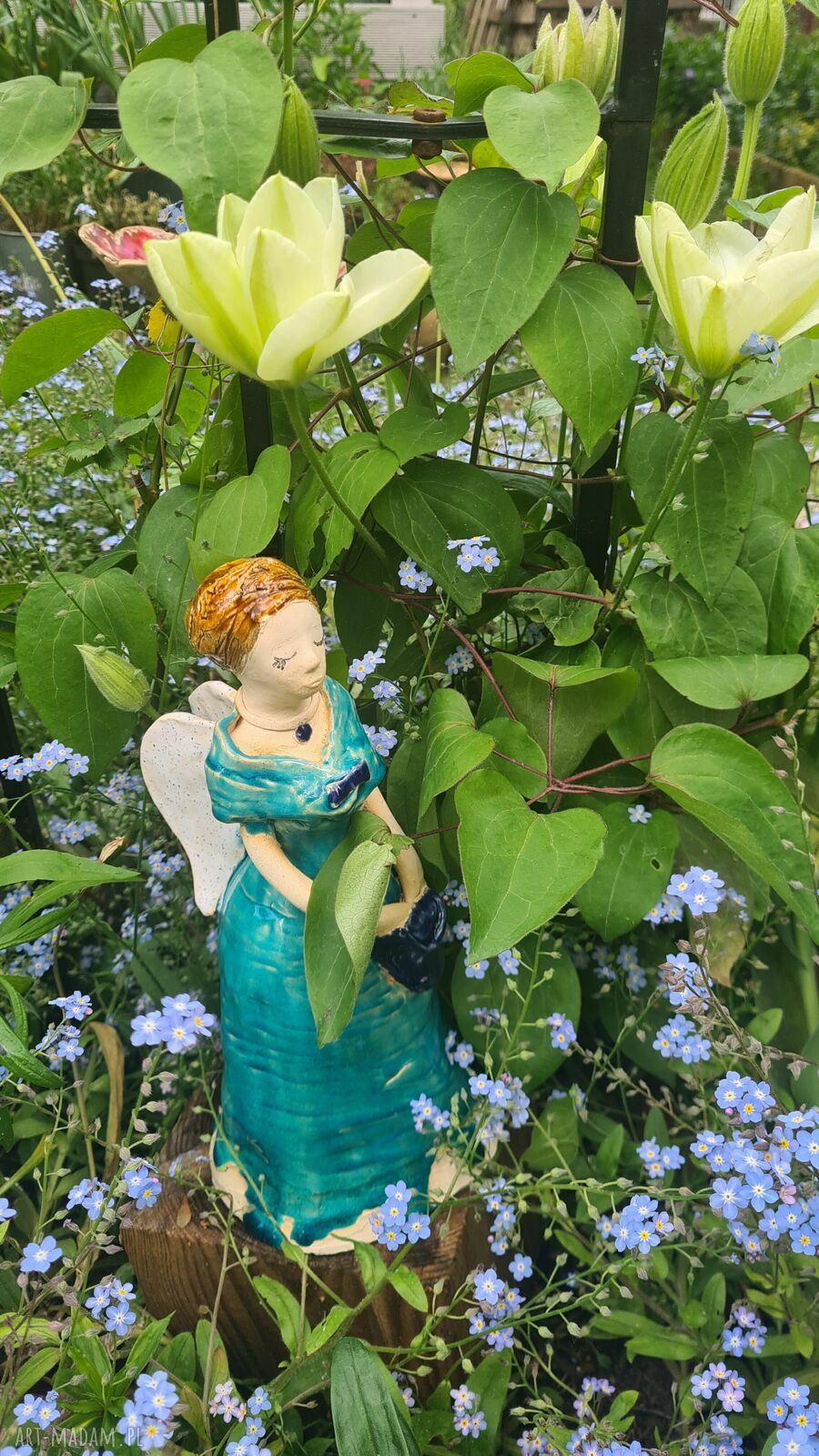 Anioł ceramiczny z torbą - turkusowa figurka handmade 26 cm