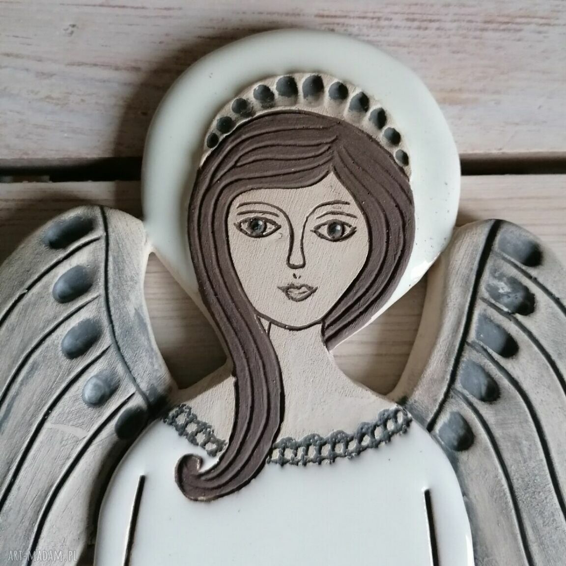Anioł ceramiczny Hvar - ręcznie lepiona zawieszka na ścianę