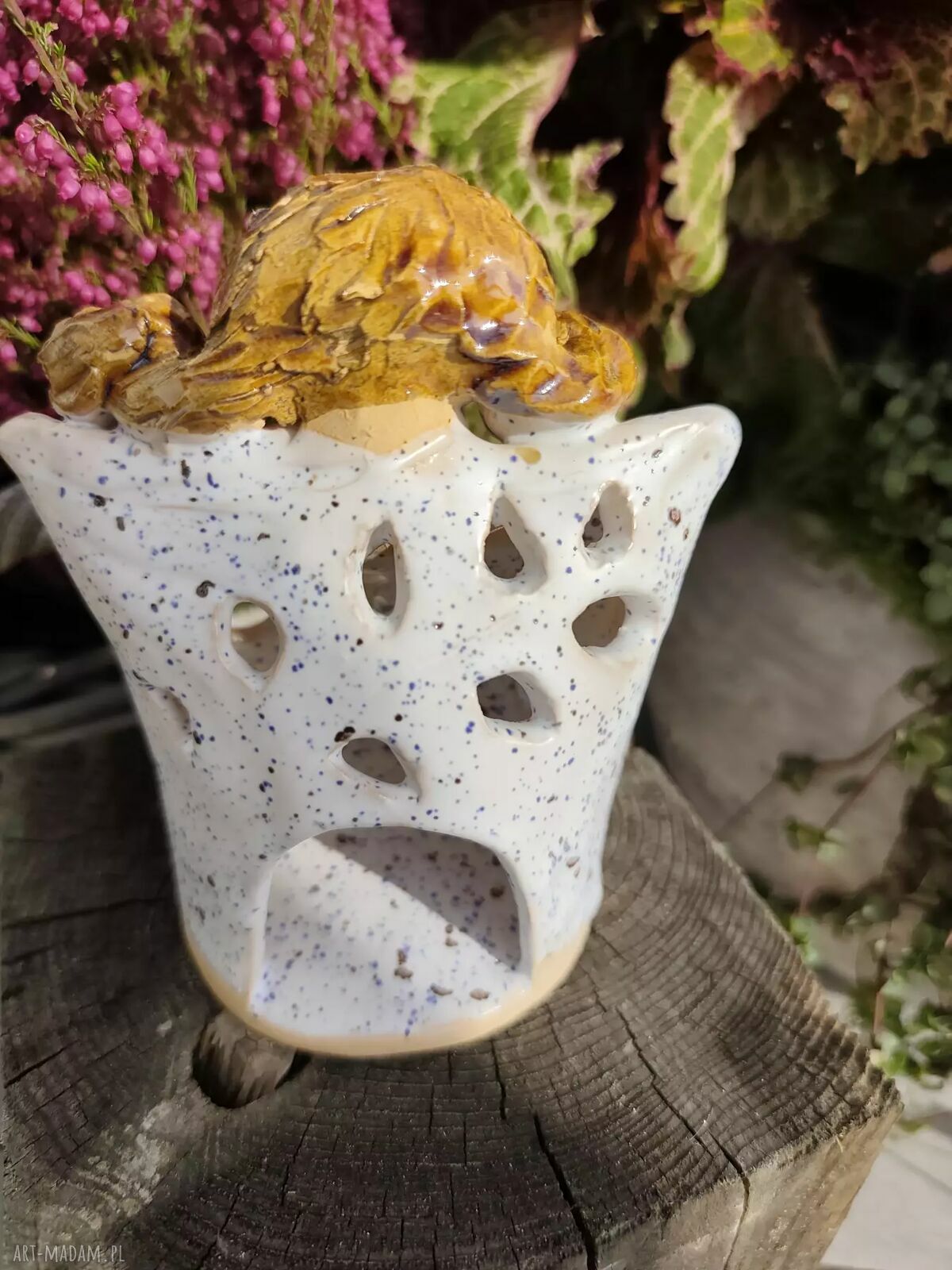 Ceramiczny lampion w kształcie anioła z kotem