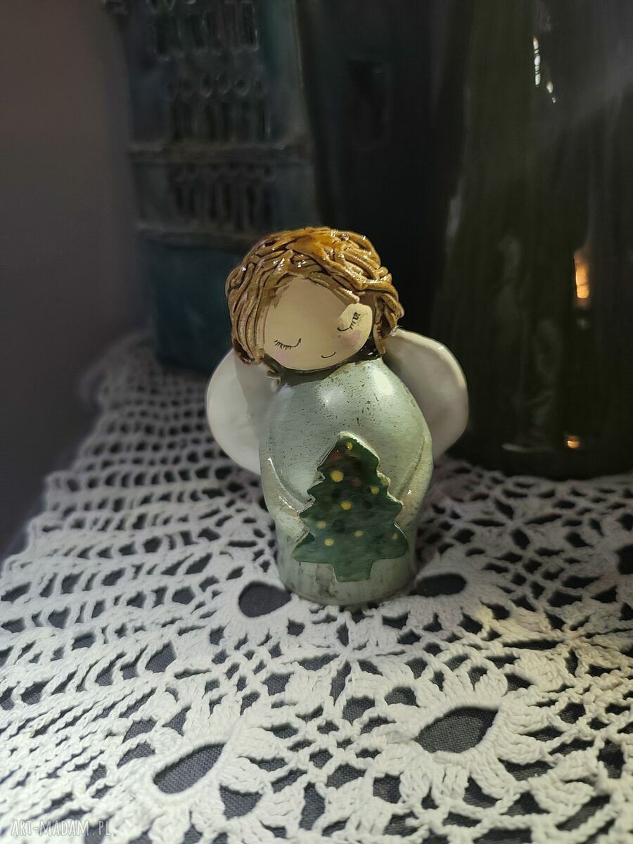 Anioł ceramiczny Wolna Chwila - ręcznie robiona ozdoba, ok. 9 cm