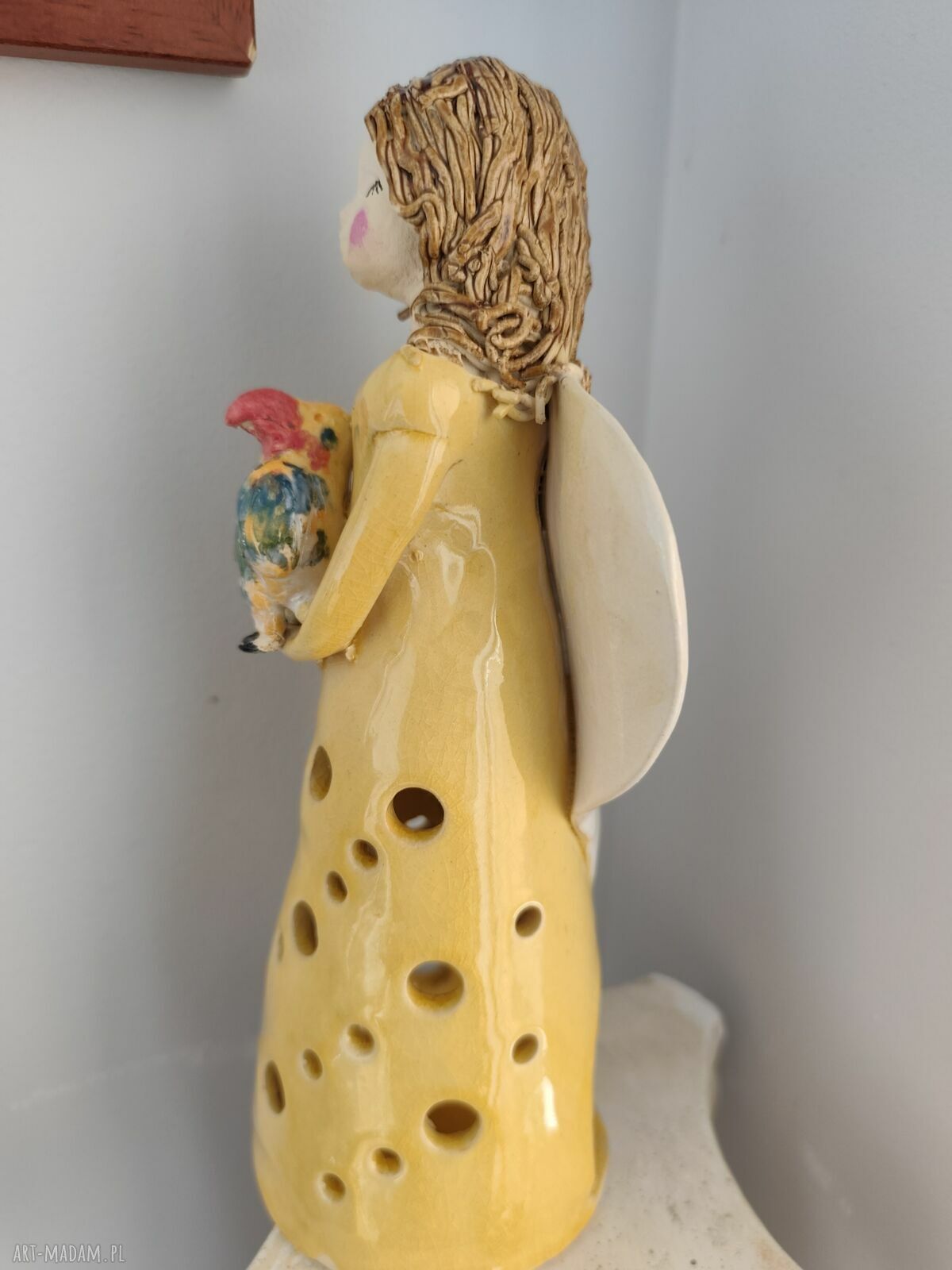 Anioł ceramiczny lampion Wolna Chwila z motywem papugi