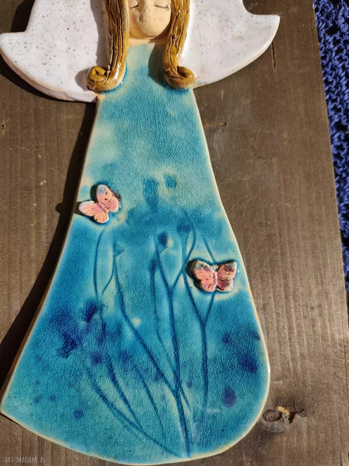 Anioł ceramiczny z motylami - turkusowa dekoracja handmade