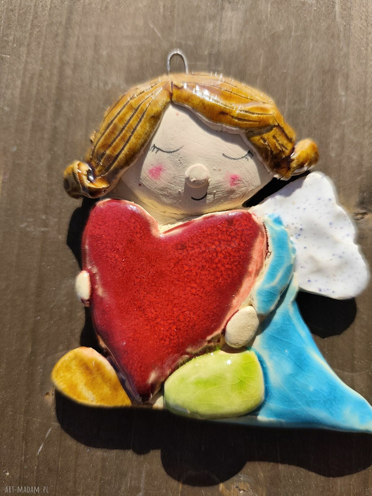 Aniołek ceramiczny z sercem - prezent dla niej