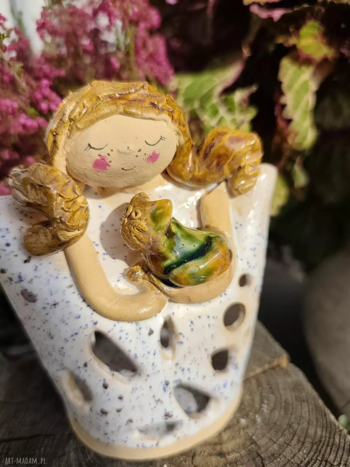 Ceramiczny lampion w kształcie anioła z kotem
