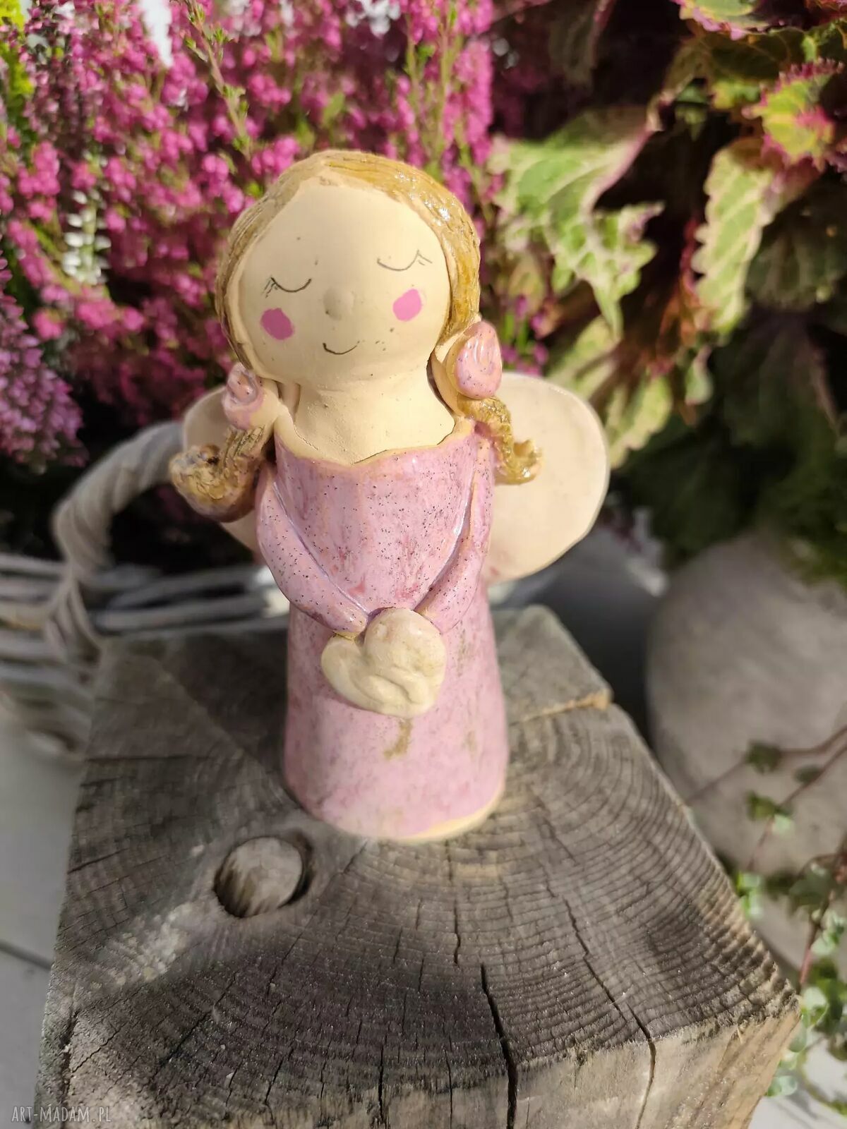 Anioł ceramiczny w różowej sukience - ręcznie robiona dekoracja