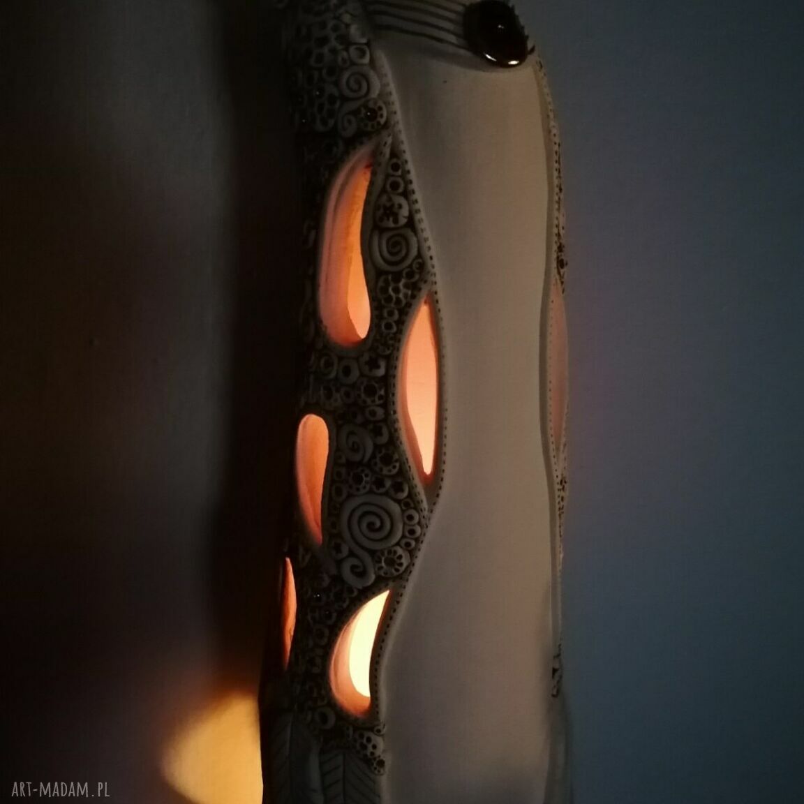 Anioł ceramiczny Pernati - ręcznie lepiona dekoracja z lampionem na tea-light