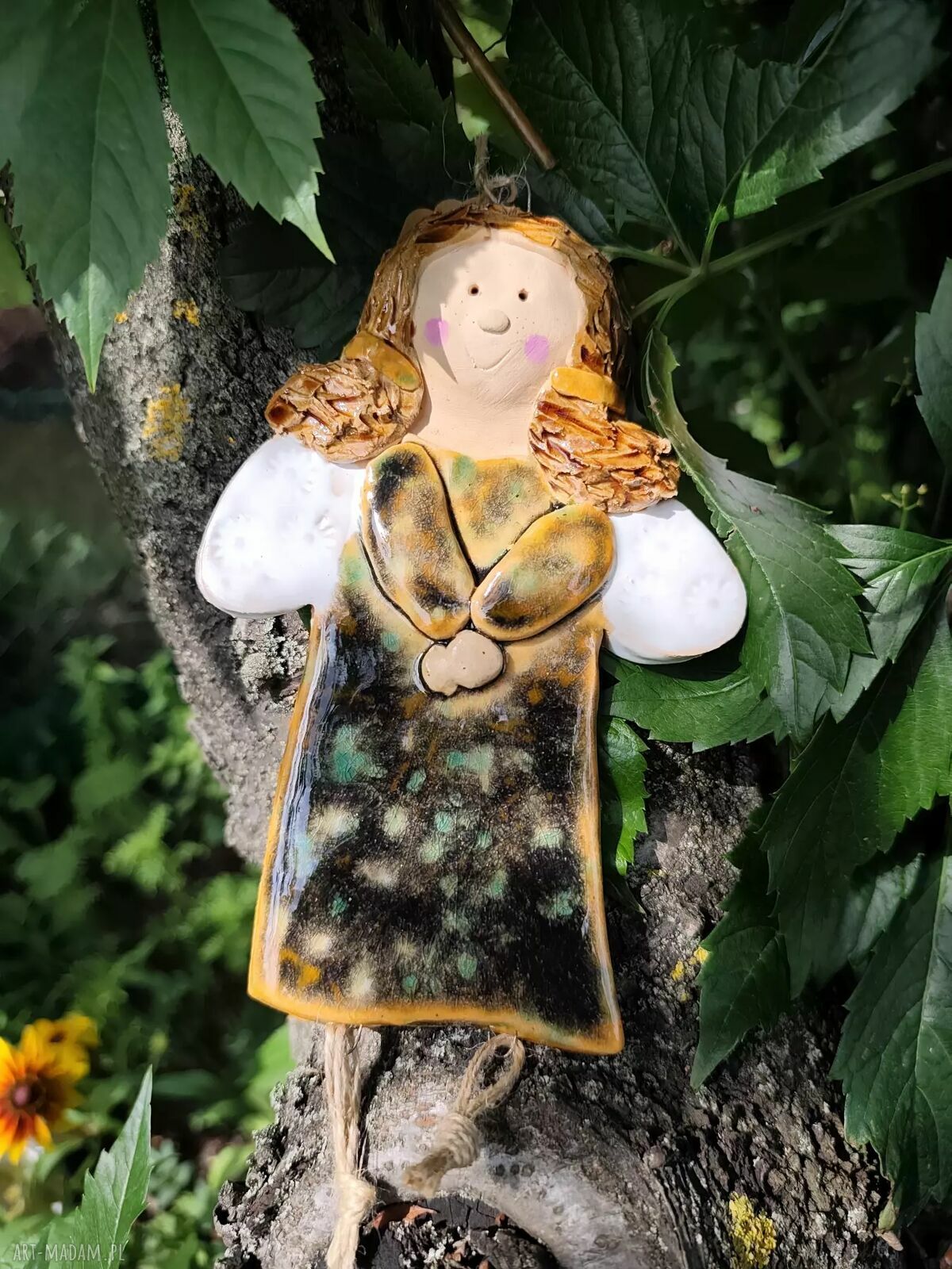 Ceramiczny anioł Pyza w pomarańczowej sukience