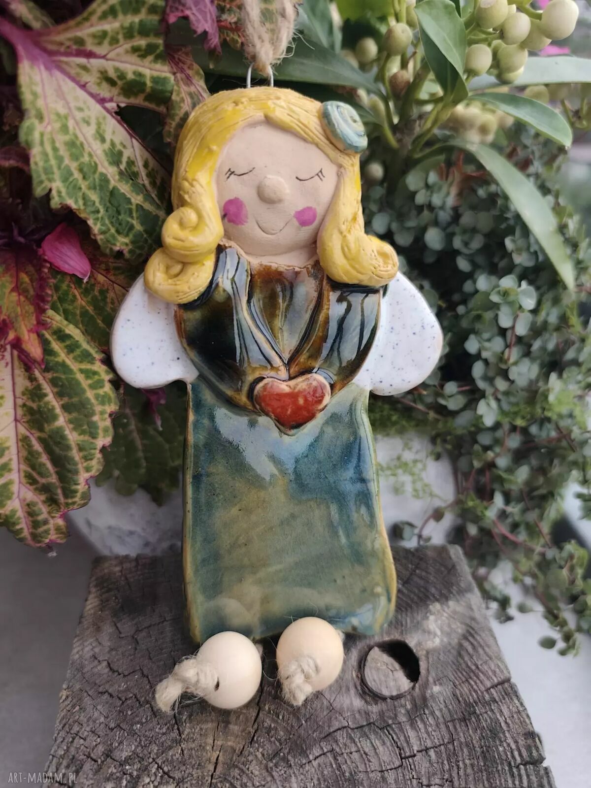 Anioł ceramiczny Pyza z serduszkiem - wyjątkowa figurka handmade