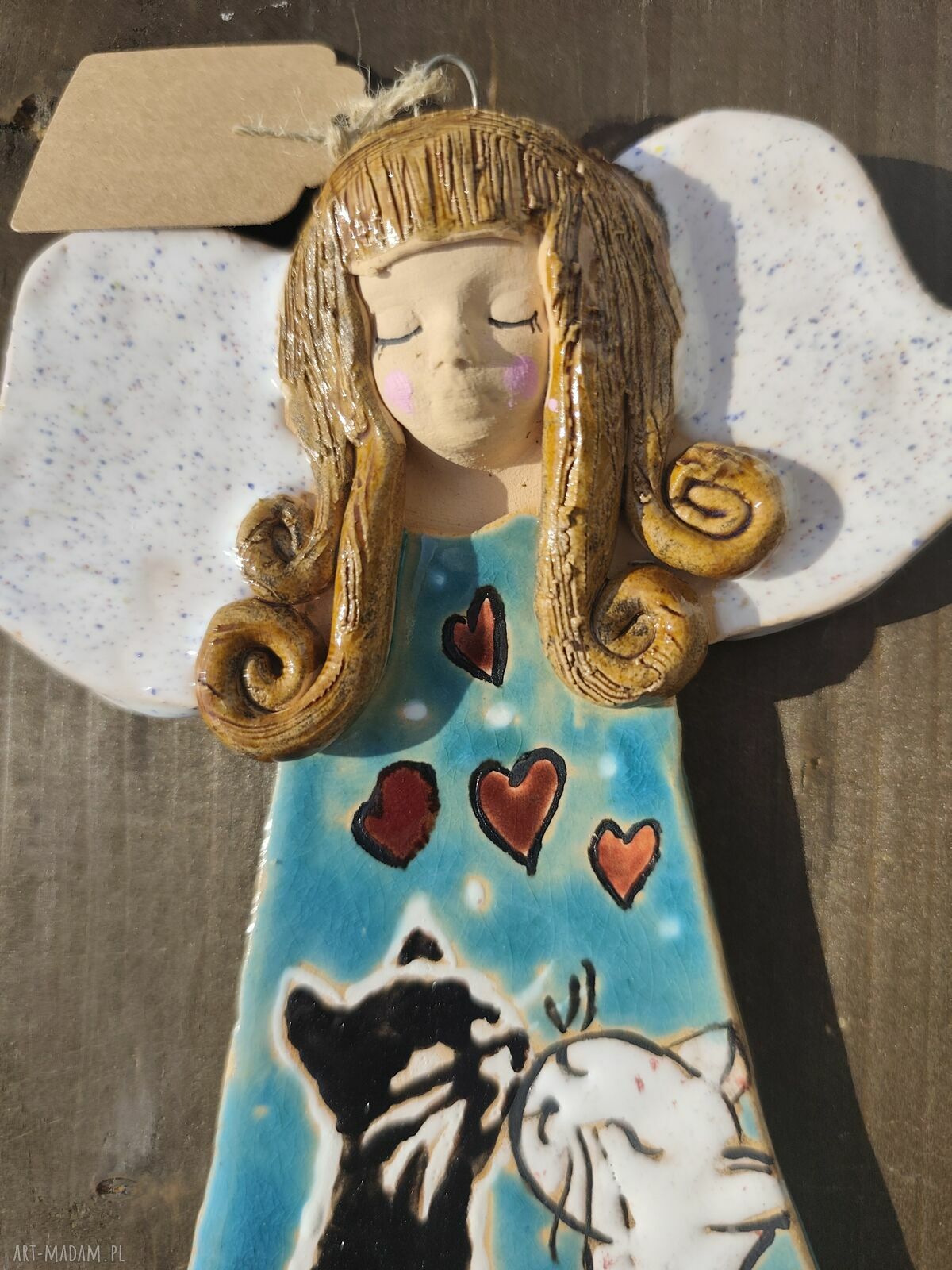 Ręcznie lepiony anioł ceramiczny - wyjątkowa pamiątka na Chrzest, Komunię i Ślub