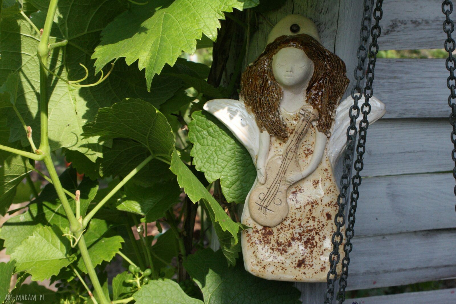 Anioł ceramiczny ze skrzypcami - beżowa ozdoba do domu i ogrodu