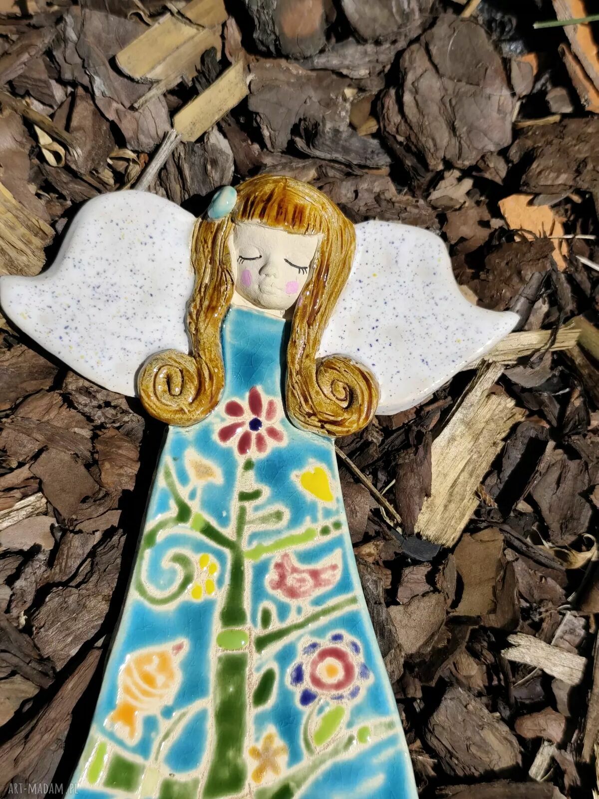 Anioł ceramiczny z ptaszkami na drzewie - wyjątkowe rękodzieło
