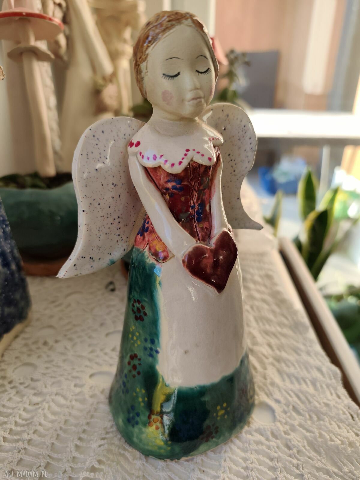 Anioł ceramiczny ręcznie szkliwiony - wyjątkowy prezent dla niej