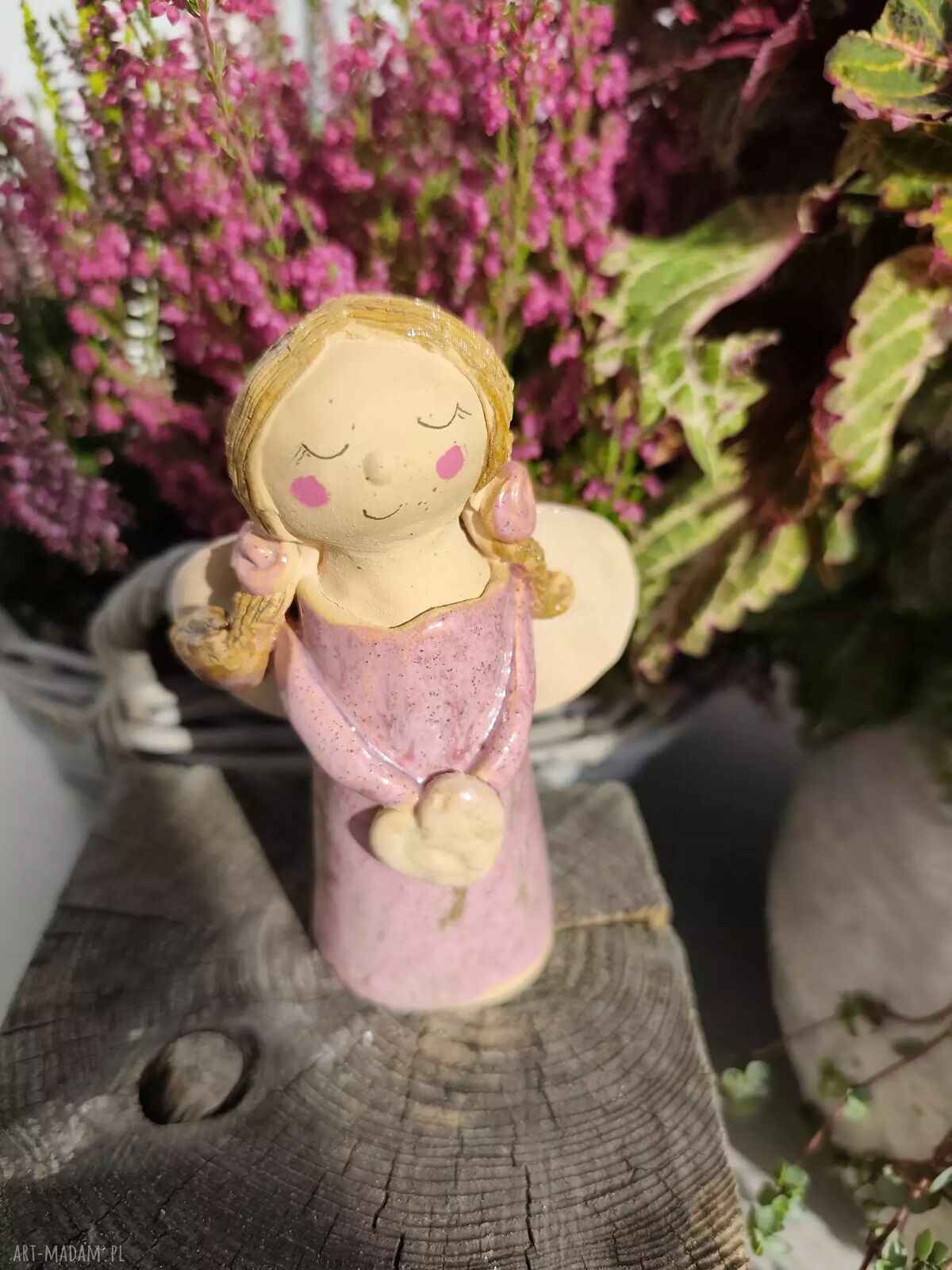 Anioł ceramiczny w różowej sukience - ręcznie robiona dekoracja