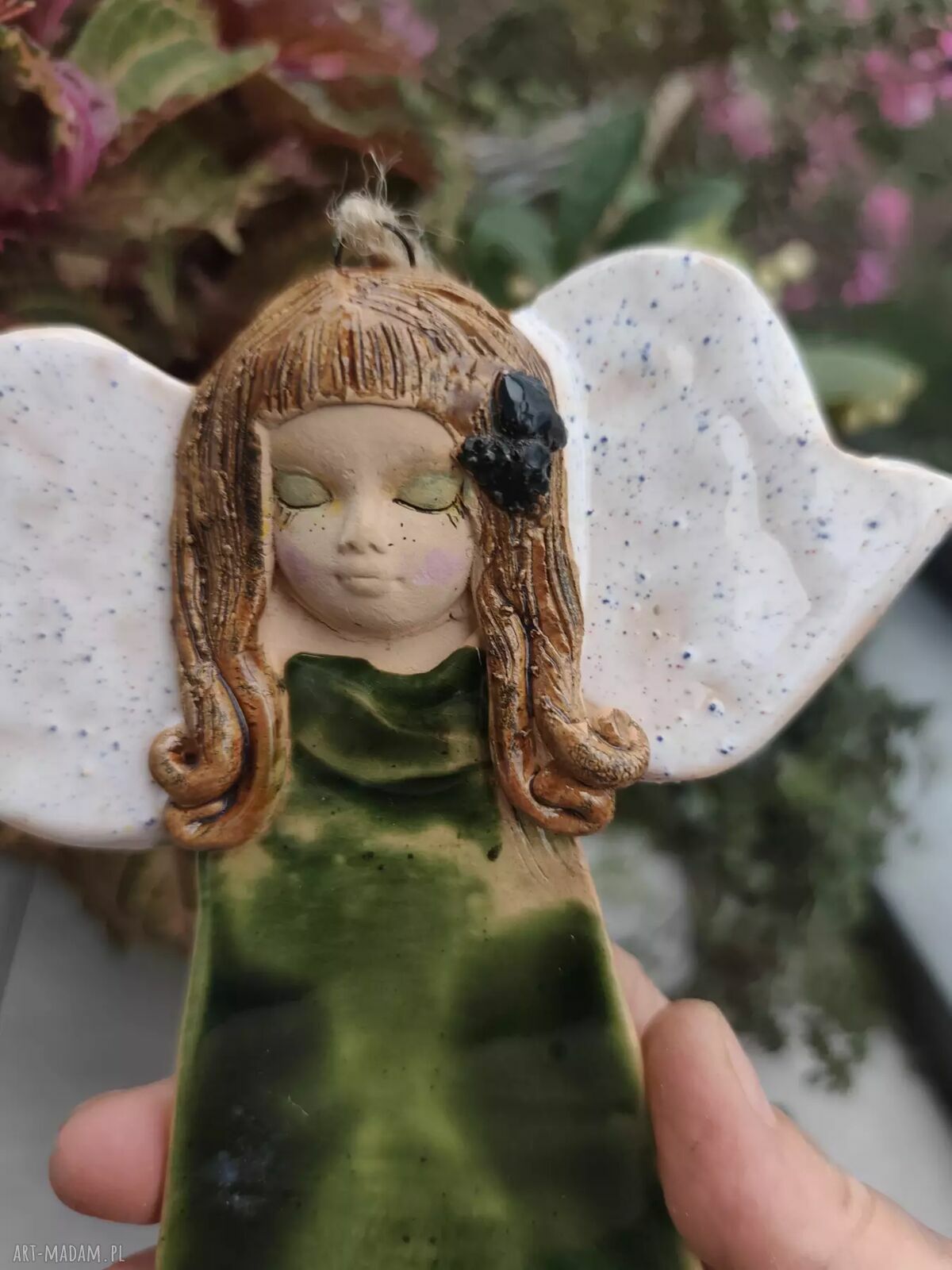Anioł ceramiczny w zielonej sukience - wyjątkowa dekoracja