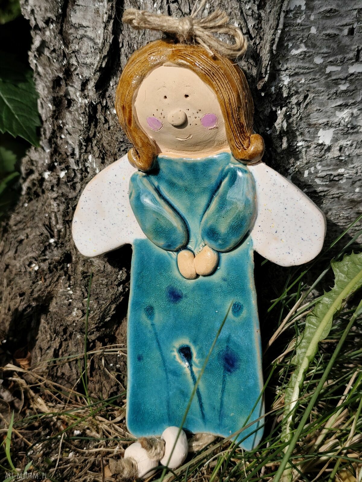 Anioł ceramiczny z kotami - ręcznie lepiona pamiątka pełna ciepła