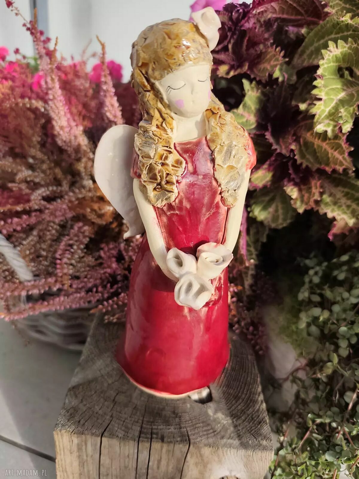Anioł ceramiczny z misiem - wyjątkowa pamiątka na ważną okazję