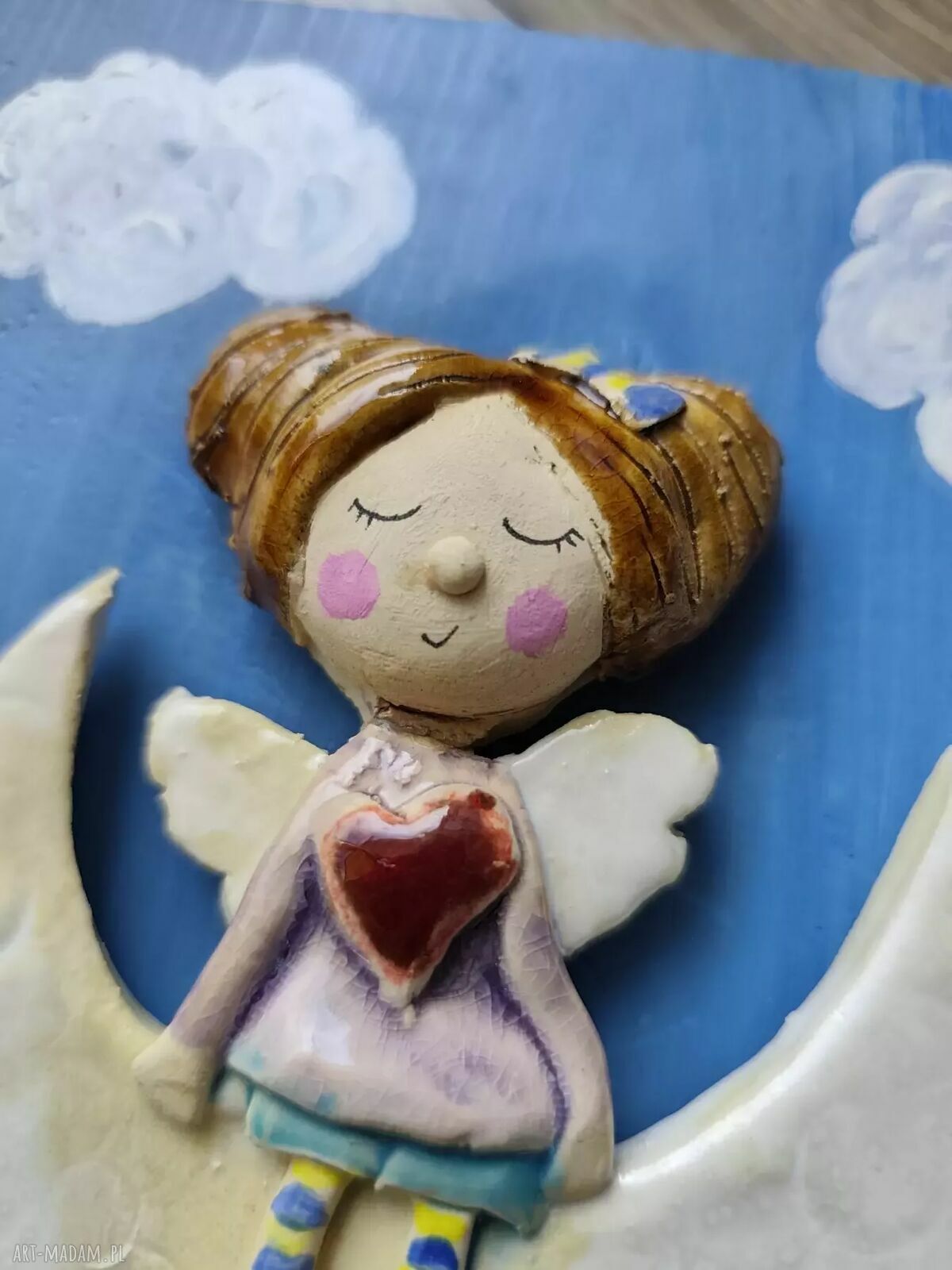 Anioł ceramiczny na desce - wyjątkowa dekoracja handmade