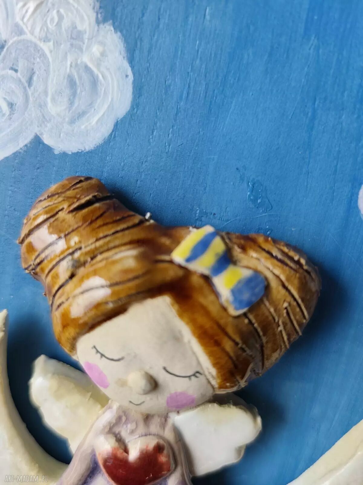 Anioł ceramiczny na desce - wyjątkowa dekoracja handmade
