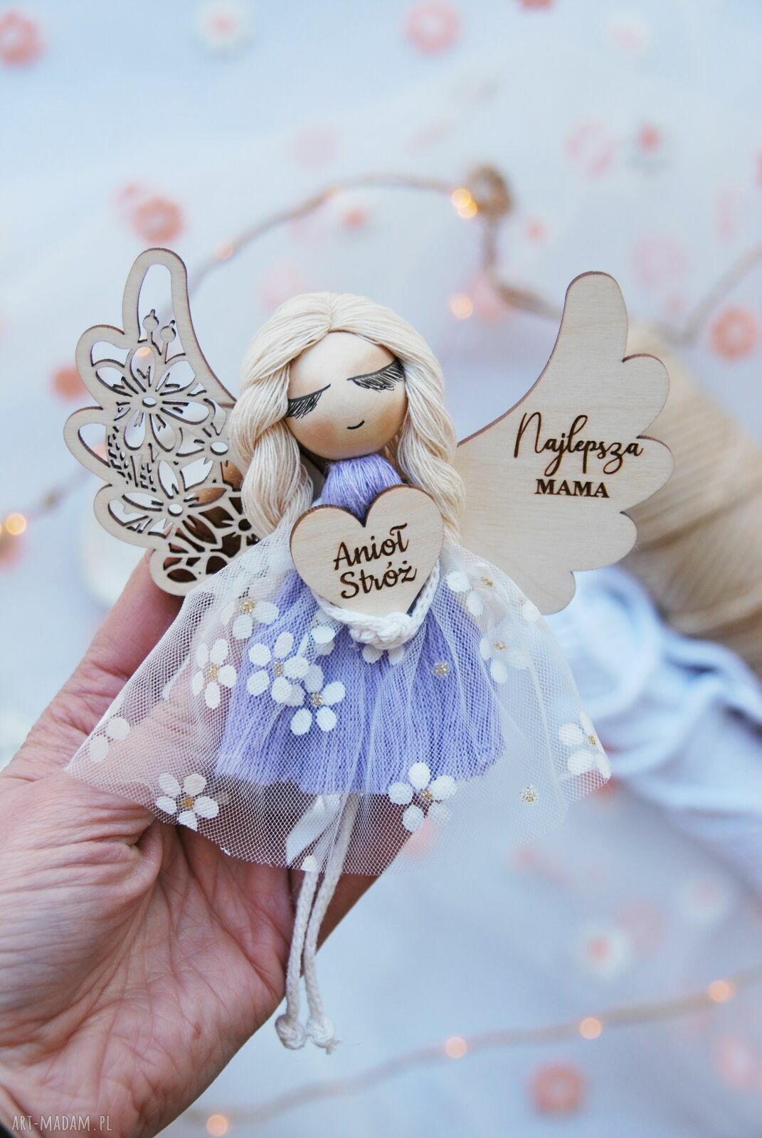Anioł dla mamy na Dzień Matki - fioletowy z napisem „Najlepsza Mama”