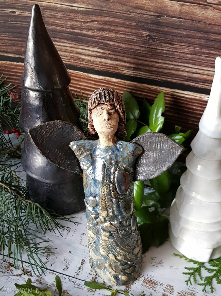 Anioł waleczny - figurka ceramiczna ręcznie robiona Badura ceramika