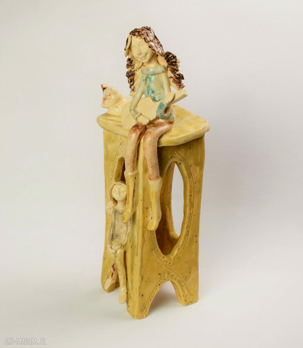 Anioł grający na gitarze z kotkiem - ceramiczna dekoracja do domu