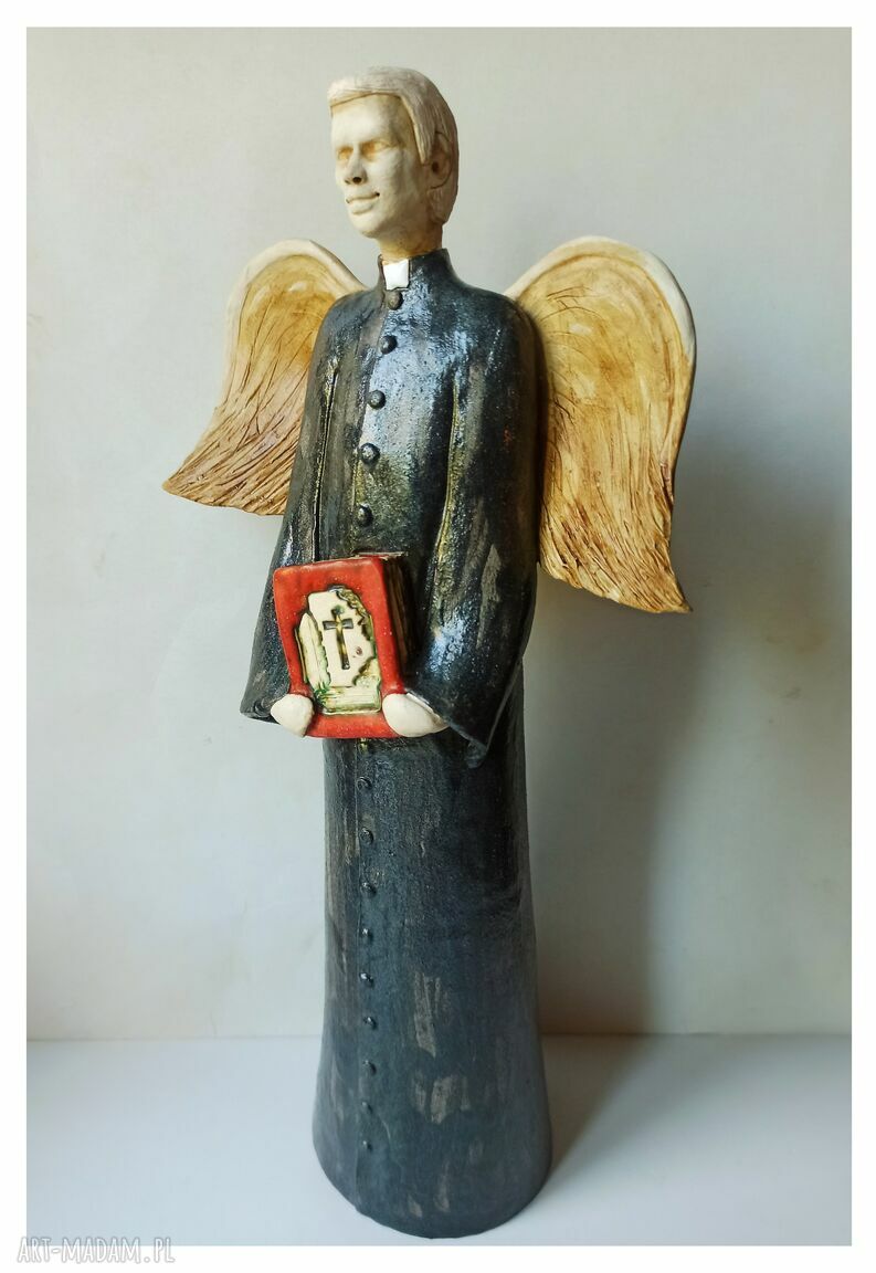 Anioł ksiądz z ceramiki handmade - podziękowanie za Komunię Świętą i święcenia kapłańskie