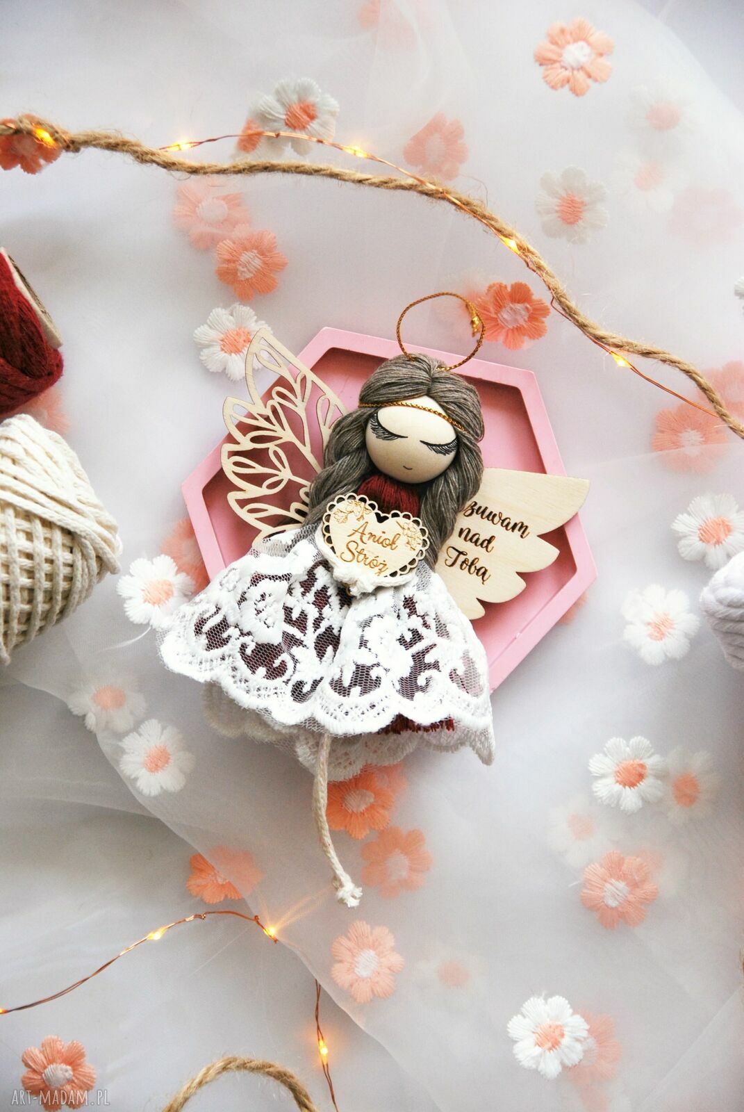 Anioł Stróż bordowy - zawieszka na prezent, makramowy aniołek handmade