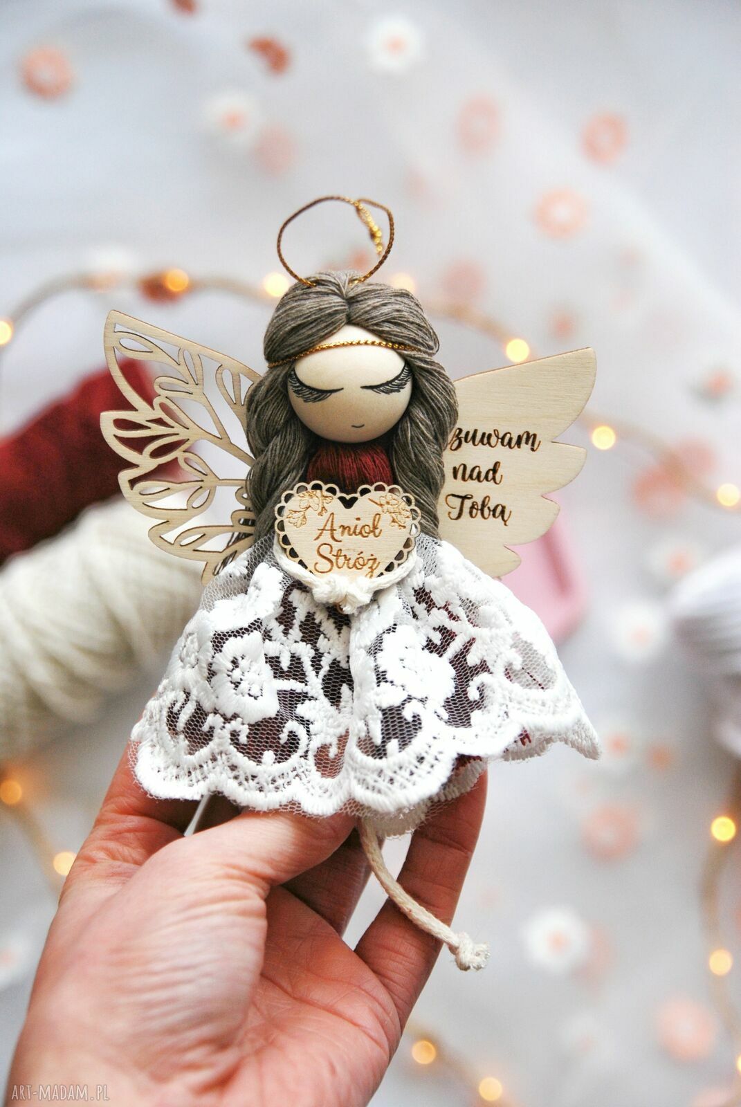 Anioł Stróż bordowy - zawieszka na prezent, makramowy aniołek handmade