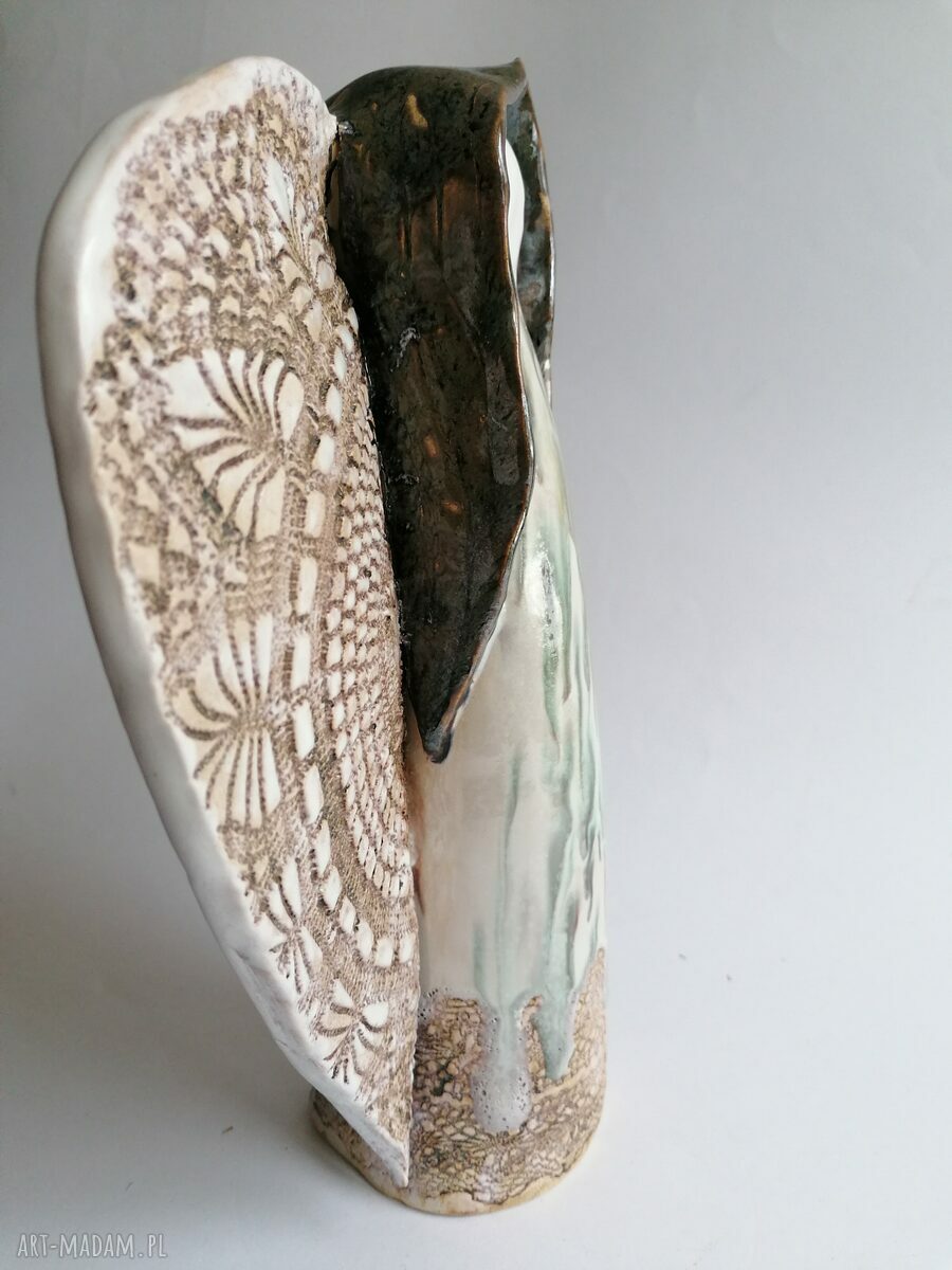 Anioł perłowy - anioł ceramiczny handmade z gliny szamotowej, szkliwa perłowe i złoto (27 cm)