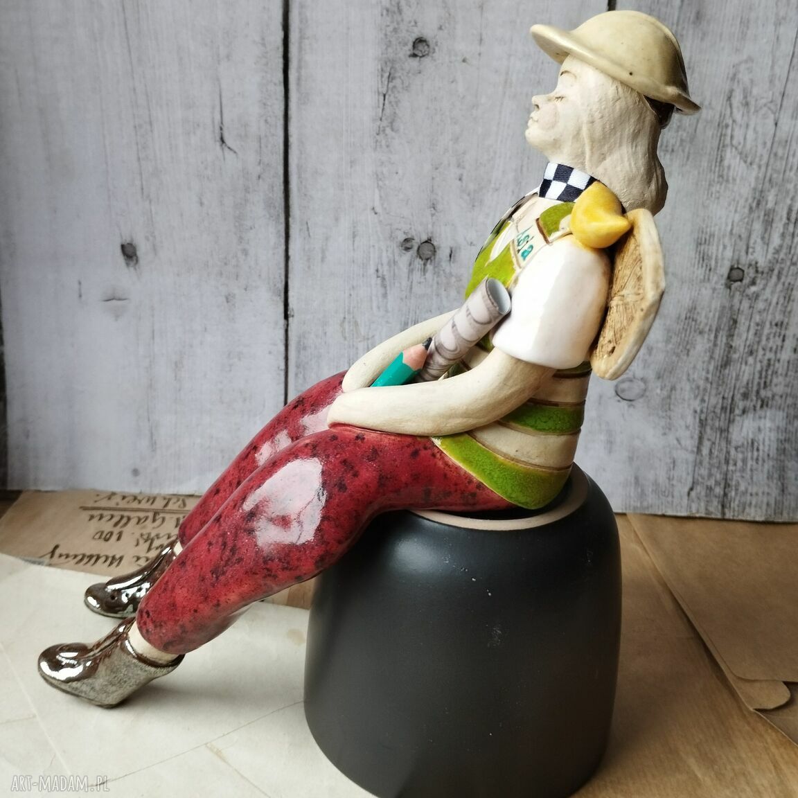 Anioł personalizowany kierownik budowy - figurka z ceramiki z ptaszkiem
