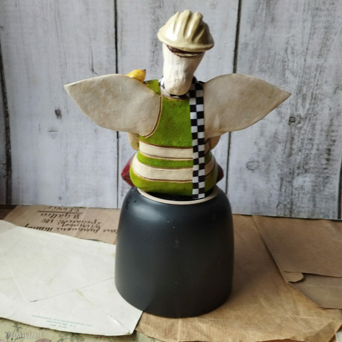 Anioł personalizowany kierownik budowy - figurka z ceramiki z ptaszkiem