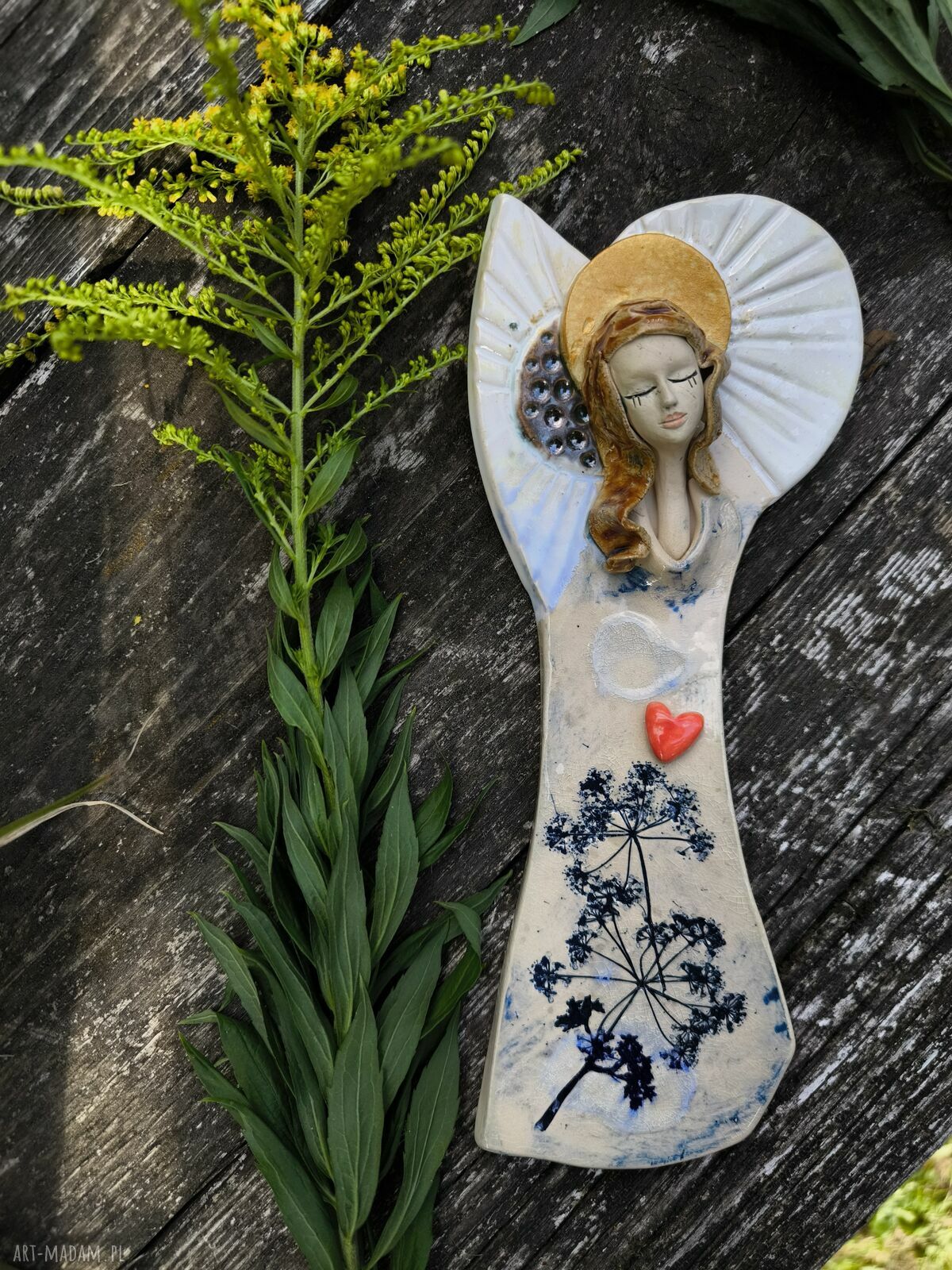 Ceramiczny anioł stróż na chrzest - wyjątkowa dekoracja dla dziecka