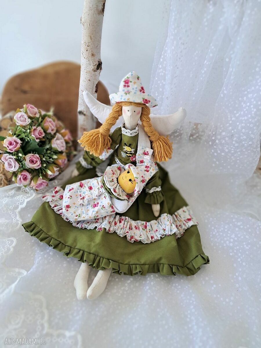 Anioł stróż z pszczółką - miękka lalka handmade 45 cm dla dziecka