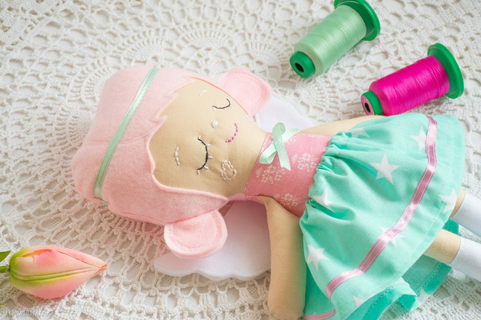 Anioł stróż Lukrecja 32 cm - ręcznie wyszywana lalka pastelowa