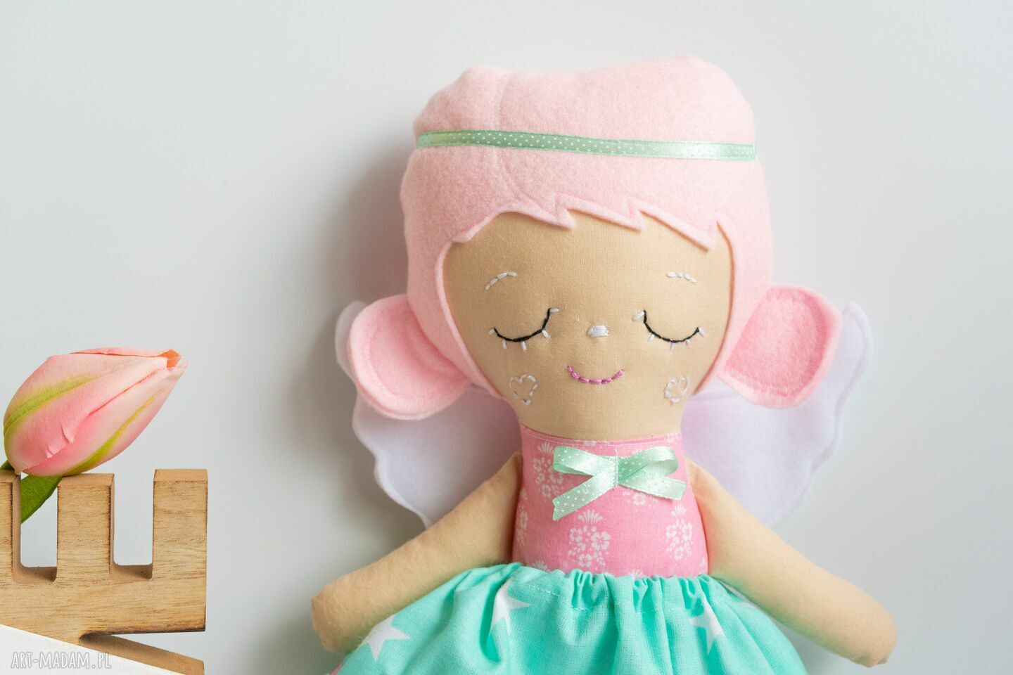 Anioł stróż Lukrecja 32 cm - ręcznie wyszywana lalka pastelowa