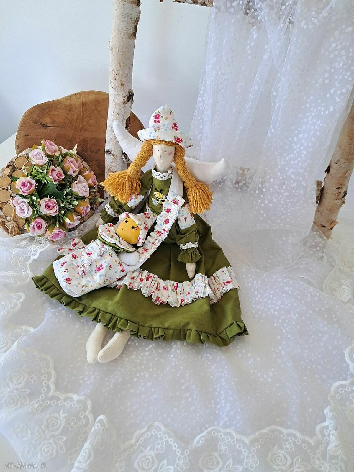 Anioł stróż z pszczółką - miękka lalka handmade 45 cm dla dziecka