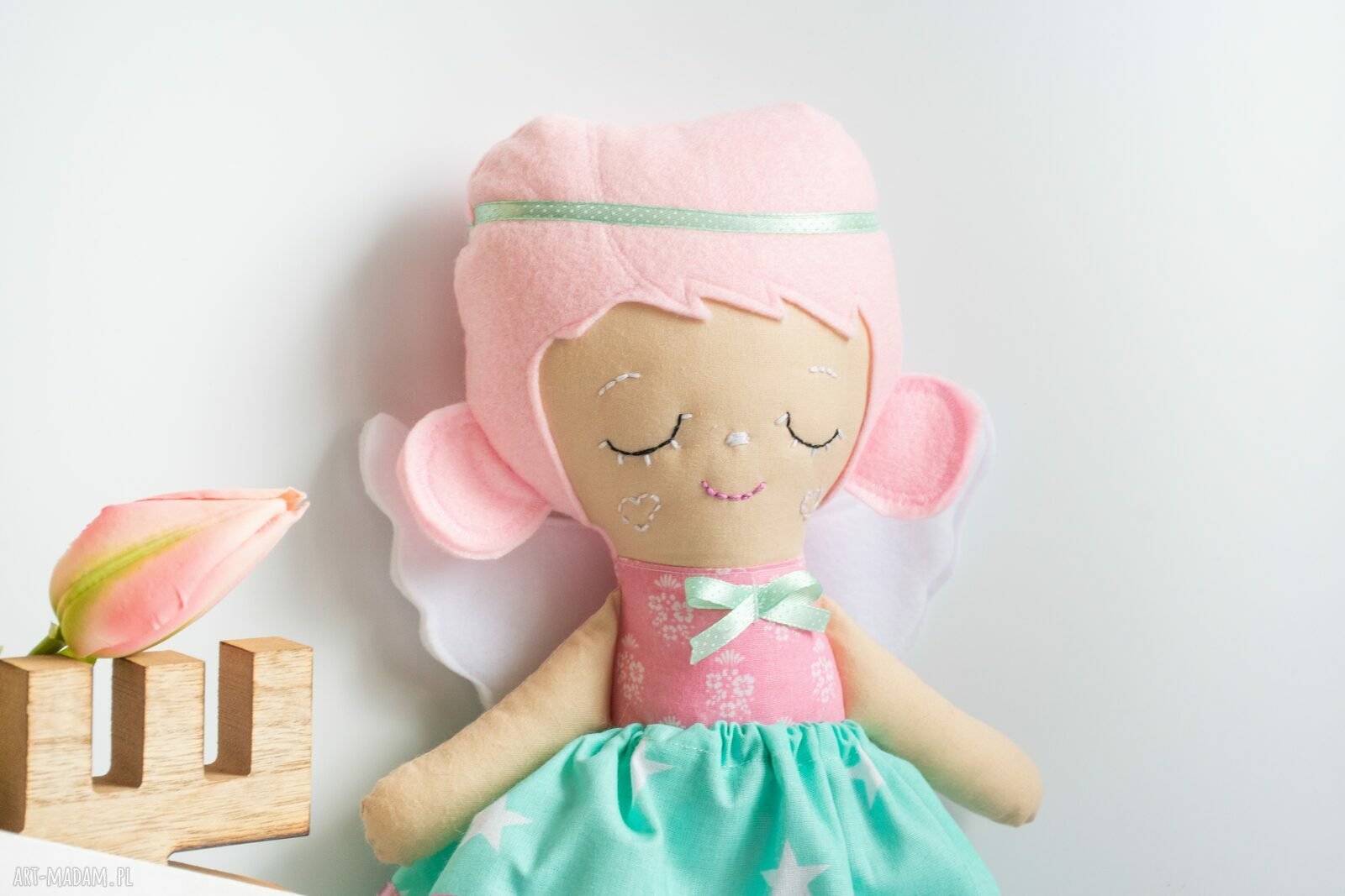 Anioł stróż Lukrecja 32 cm - ręcznie wyszywana lalka pastelowa