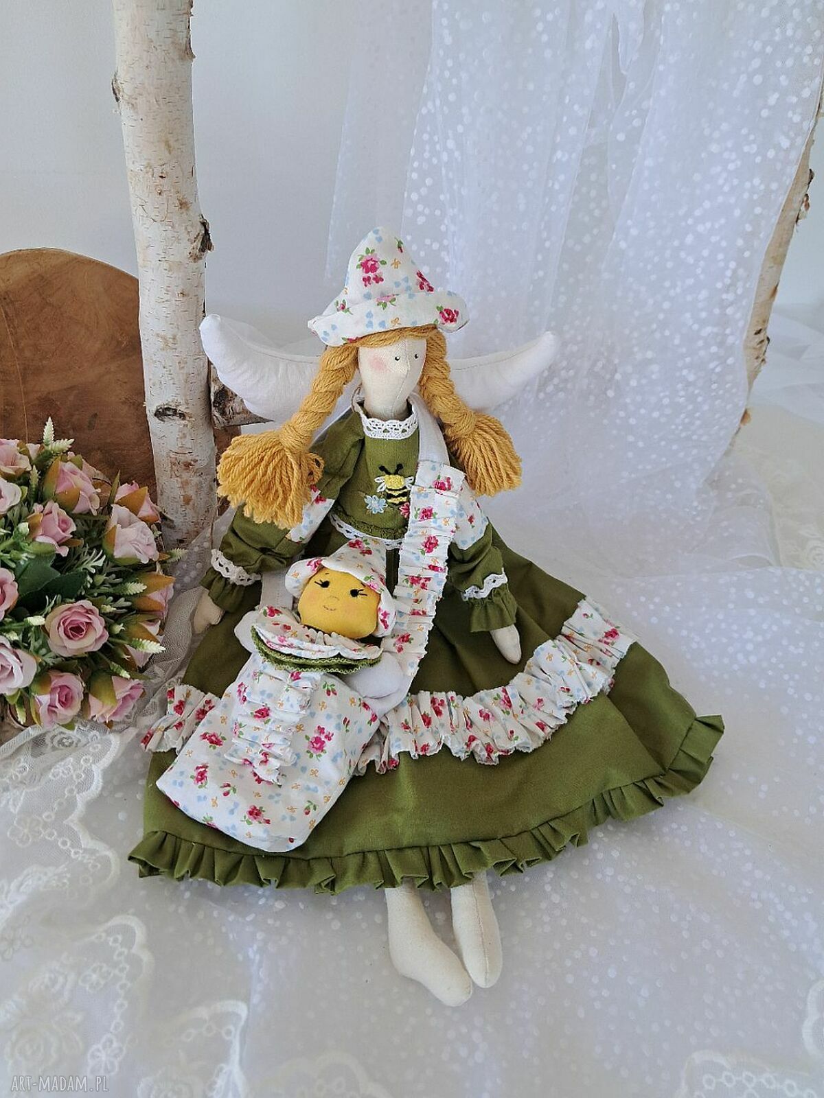 Anioł stróż z pszczółką - miękka lalka handmade 45 cm dla dziecka