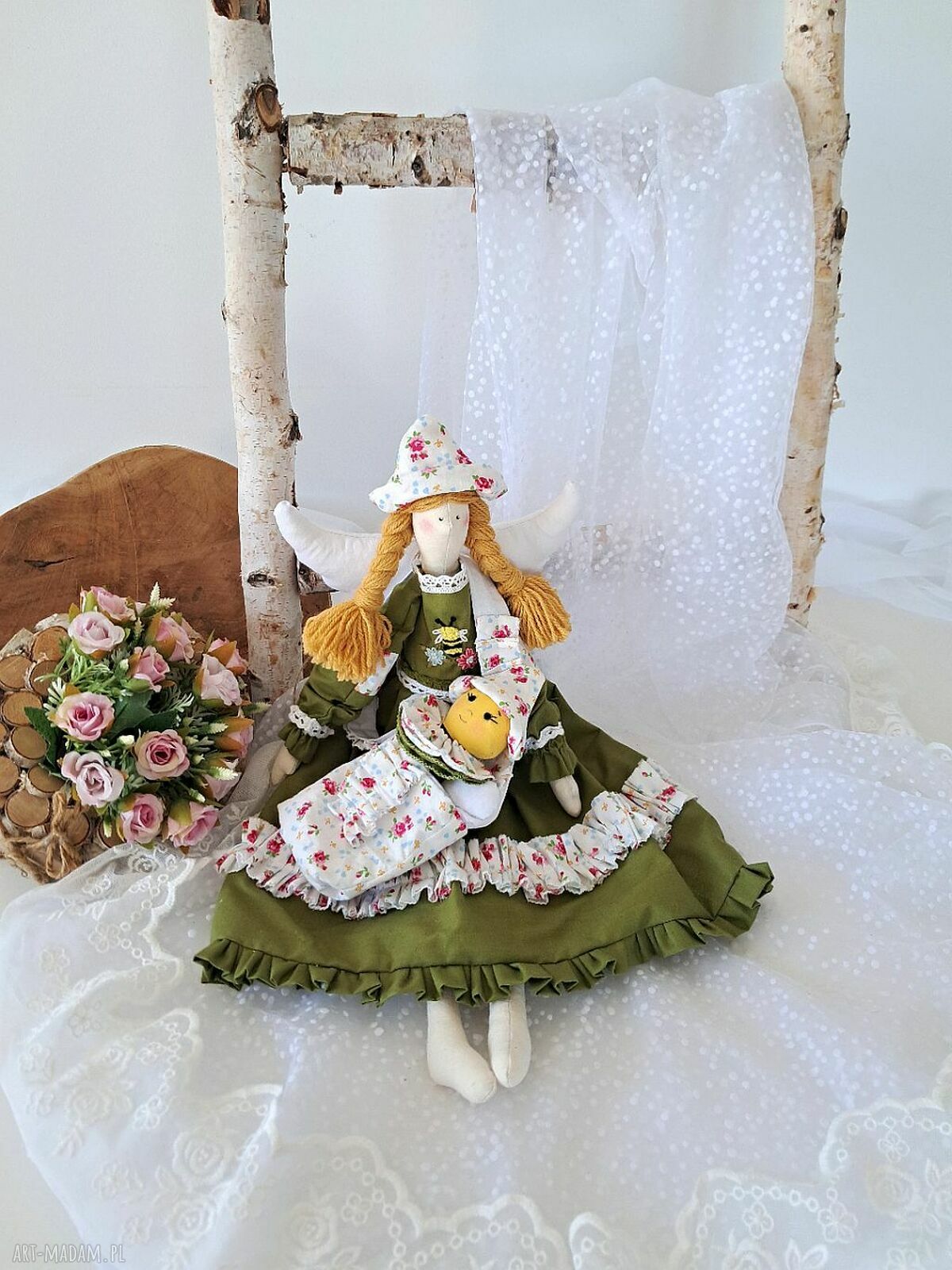 Anioł stróż z pszczółką - miękka lalka handmade 45 cm dla dziecka