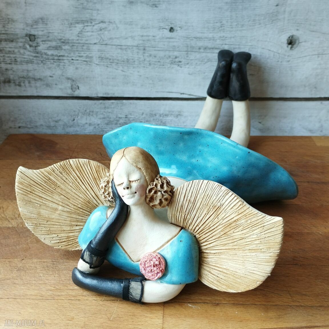 Anioł w błękitnej sukience z kwiatuszkiem - ceramika handmade