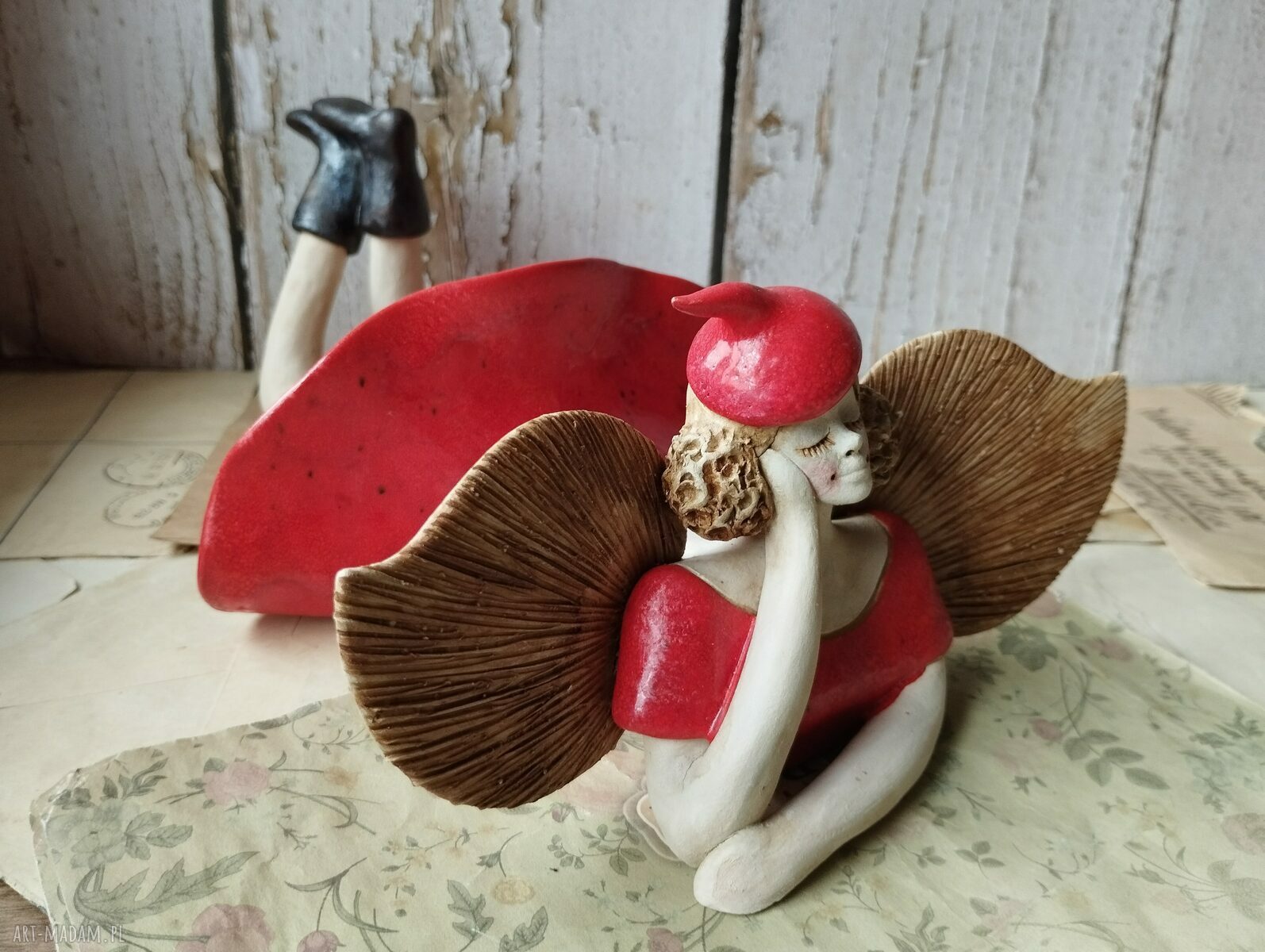 Anioł w czerwieni - ceramika handmade, prezent do domu