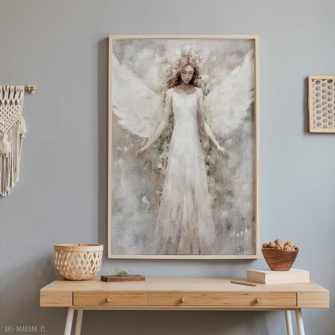 Anioł w beżu i bieli 40x50 cm - plakat boho do sypialni