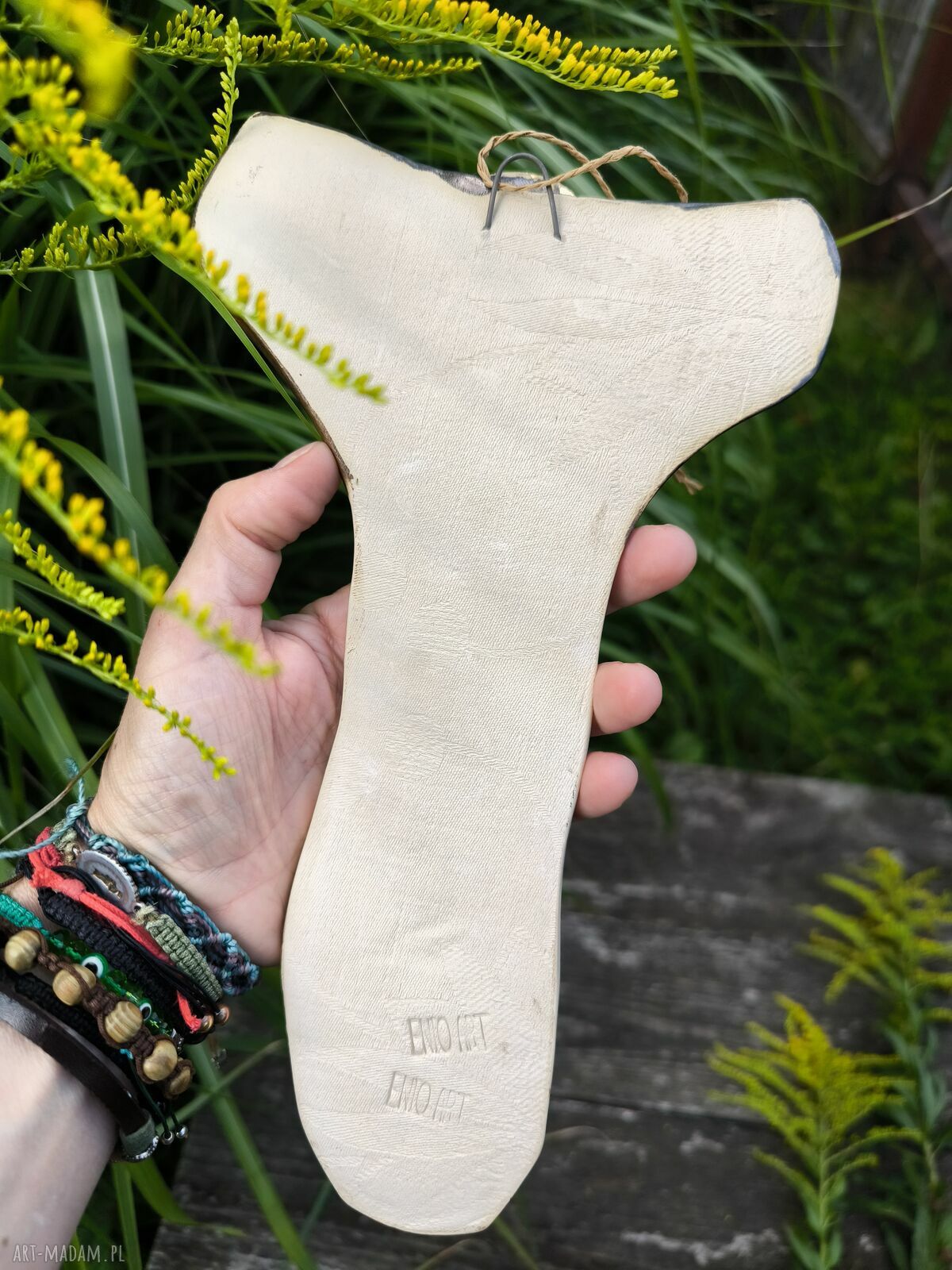Ceramiczny anioł z botanicznym motywem - dekoracja ścienna