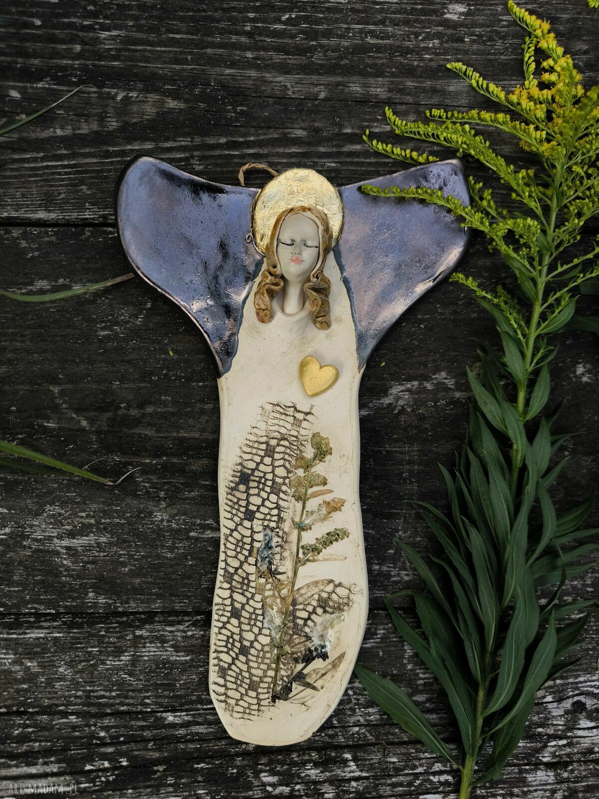 Ceramiczny anioł z botanicznym motywem - dekoracja ścienna