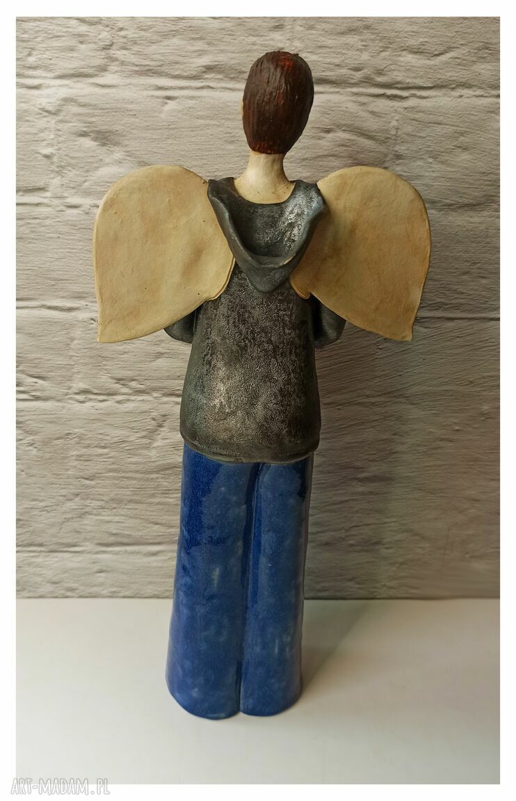 Anioł z ciężarówką - ceramika handmade z gliny szamotowej