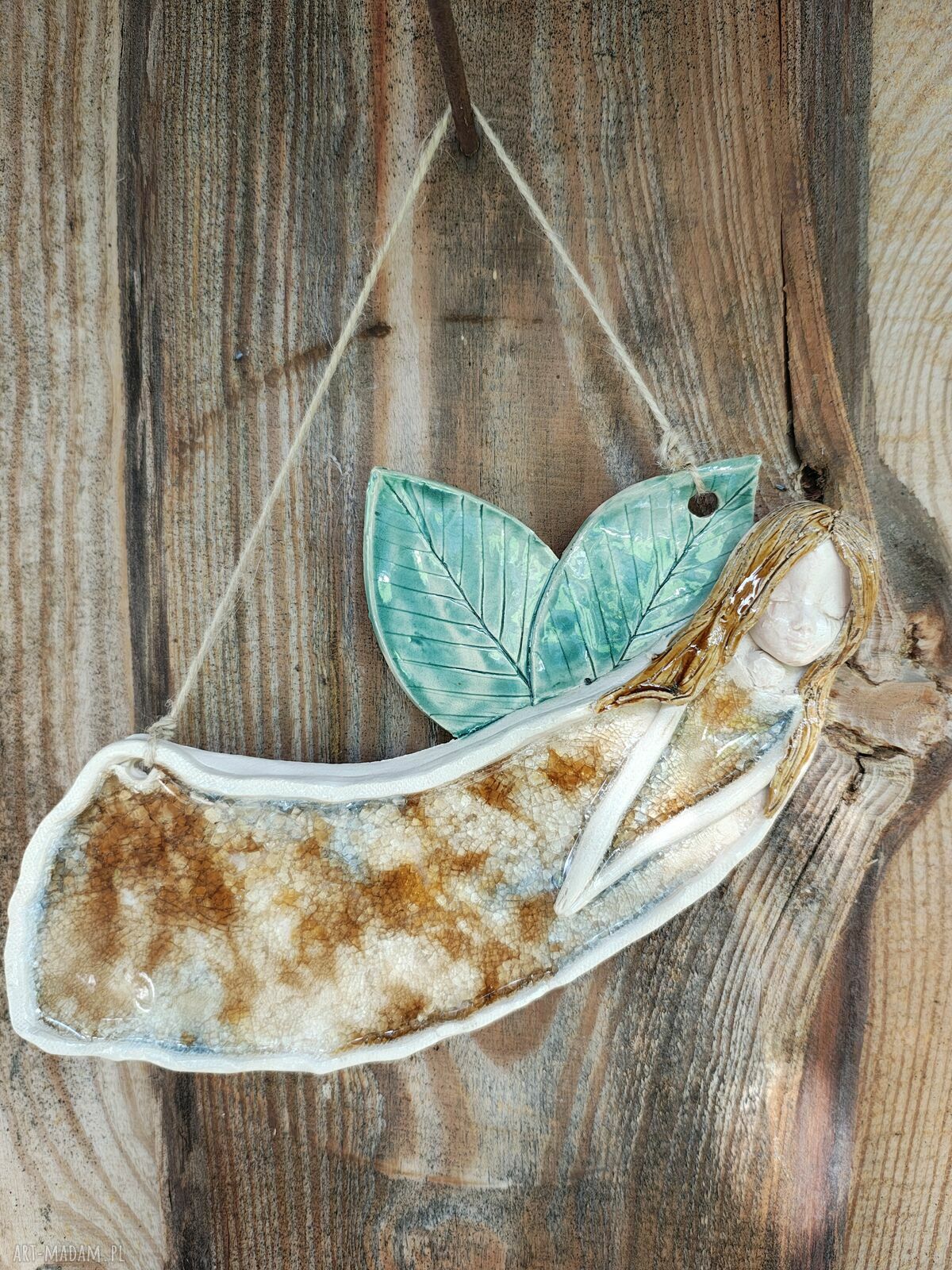 Ceramiczny anioł z gliny i szkła