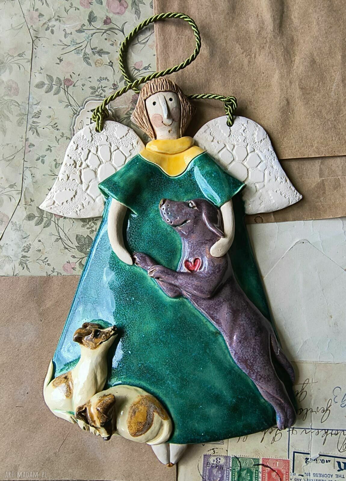 Anioł z labradorem i 2 JRT - ceramiczna dekoracja ścienna handmade